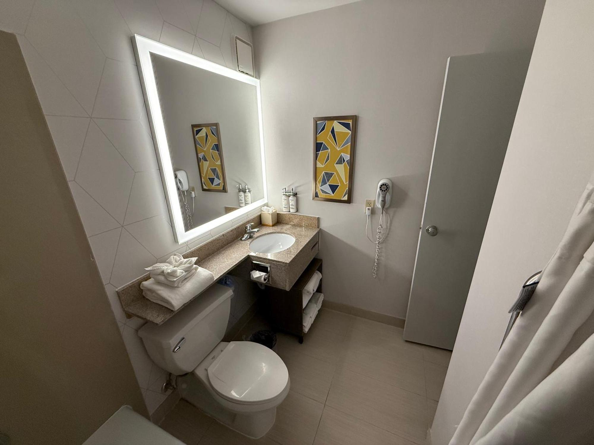 Hotel Comfort & Danbury-bethel 3*